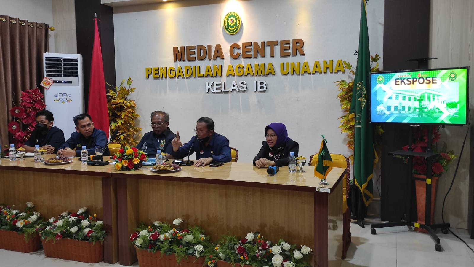 Ketgam. Ketua PTA Kendari Dr. Drs. H. Izuddin, S.H., M.H memberikan Pembinaan Kepada Aparatur Pengadilan Agama Unaaha